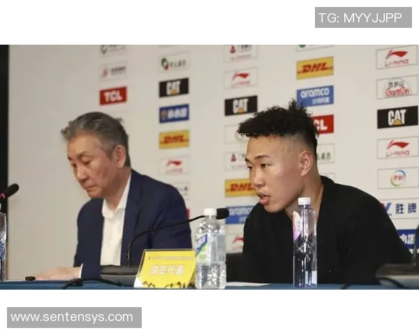 郑永刚谈克里斯托弗融入球队需时我们也在努力了解他的特点与风格